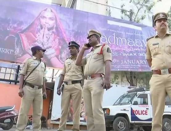 पद्मावत पर बवाल से कई इलाकों में कर्फ्यू जैसा माहौल, डरे हुए हैं लोग