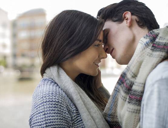 पीरियड्स में पार्टनर के साथ संबंध बनाना कितना गलत?