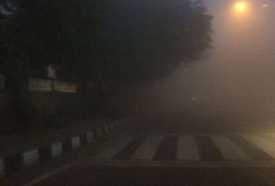 दिल्ली में सीजन का सबसे ठंडा दिन, कोहरे से रेल-विमान सेवा पर असर