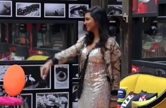 Bigg Boss के घर लौटी रौनक, रश्क-ए-कमर पर खूब थिरकीं अर्शी