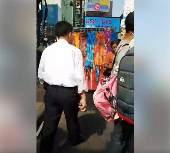 सेक्स टॉयज के साथ न्यूड मॉडल, रुकी सोनाक्षी की फिल्म की शूटिंग