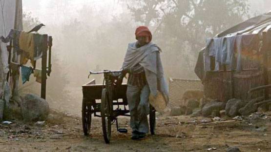 कश्मीर से केदारनाथ तक बर्फबारी, नैनी झील पर जुटे सैलानी