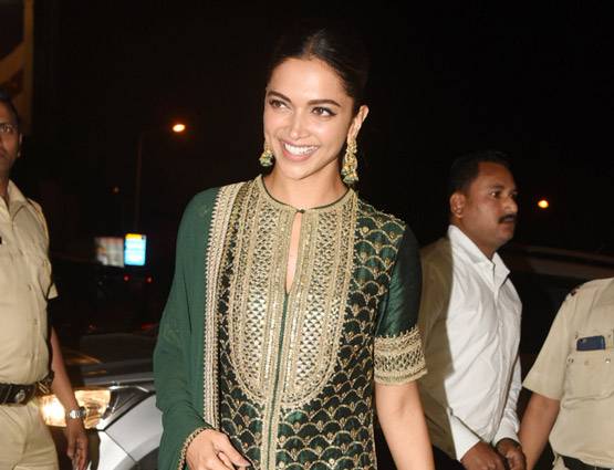 'पद्मावत' की सक्सेस के बाद दीपिका ने चखा राजस्थानी खाना, PHOTOS