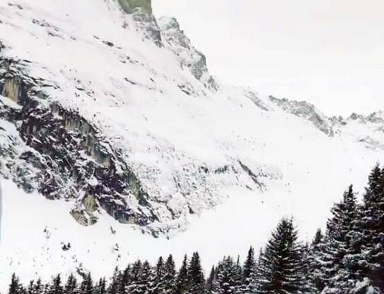 7200 फीट ऊंचाई, -13 डिग्री तापमान, नए साल पर किनके संग थीं सुजैन