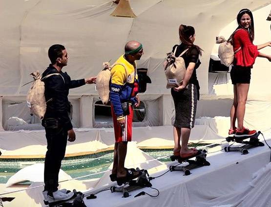 बिग बॉस के घर में 'ड्रामा क्वीन' हिना ने उड़ाया आकाश की नाक का मजाक