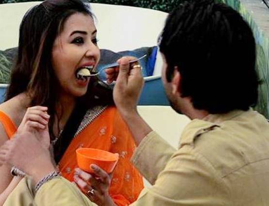 बिग बॉस के घर में विकास को प्यार से मनाते दिखीं शिल्पा, ये थी वजह
