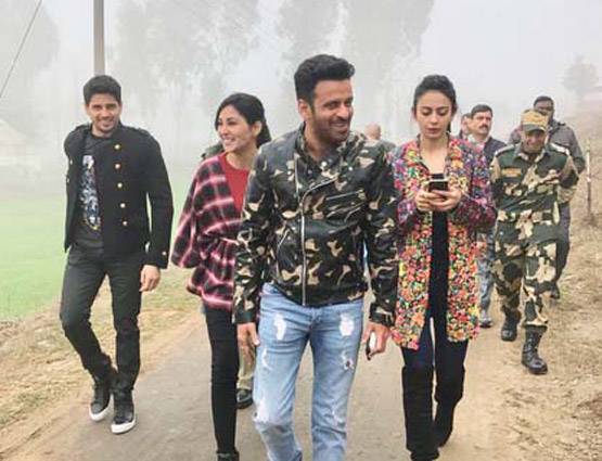 PHOTOS: अय्यारी टीम ने सीमा पर इस अंदाज में मनाया रिपब्‍ल‍िक डे