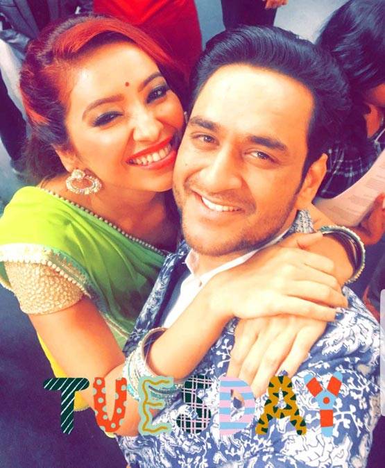 विकास को पोल बनाकर शि‍ल्पा ने किया डांस, इंटरनेट पर मचा धमाल