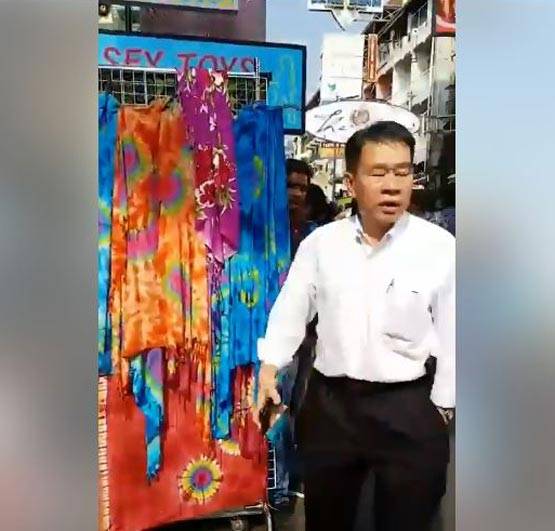 सेक्स टॉयज के साथ न्यूड मॉडल, रुकी सोनाक्षी की फिल्म की शूटिंग