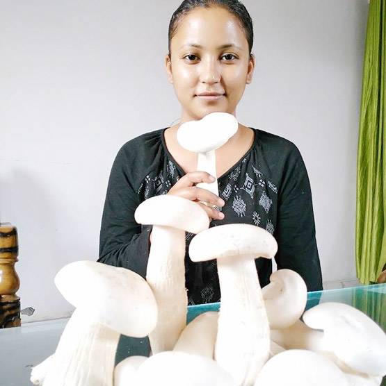 इस लड़की ने शुरू किया ये अनोखा काम, आज लाखों में होती है कमाई