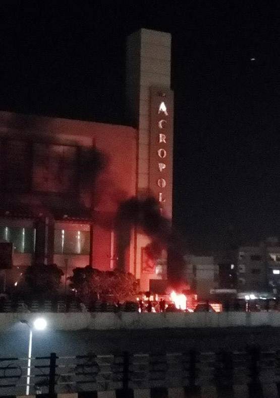 पद्मावत पर बवाल, अहमदाबाद में मॉल-सिनेमाघर में आगजनी