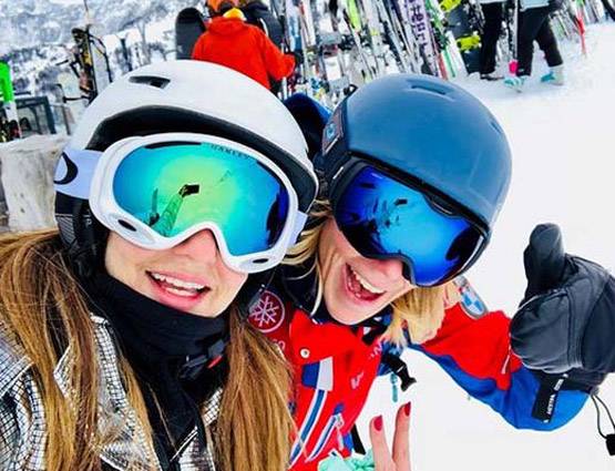 7200 फीट ऊंचाई, -13 डिग्री तापमान, नए साल पर किनके संग थीं सुजैन