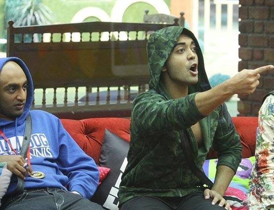 BIGG BOSS: टास्क में लव-पुनीश ने हिना खान को घेरा, रो पड़ीं