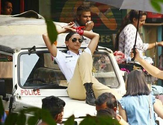 PHOTOS: बॉयफ्रेंड रणवीर को दबंग LOOK में ऐसे चैलेंज दे रही हैं दीपिका