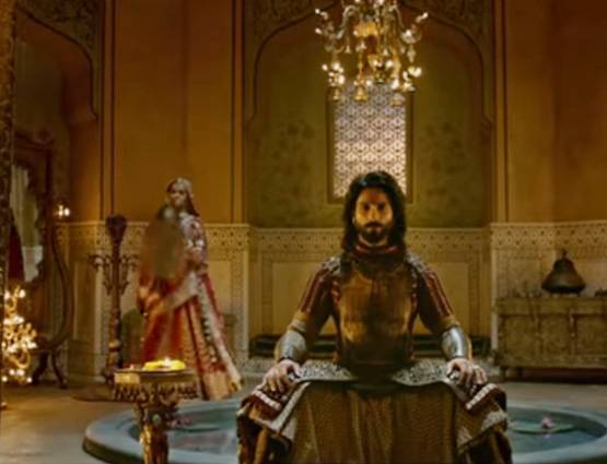 हाथ जोड़े दिखे भंसाली, तो ऐसे 2 मिनट में बदली पैडमैन की रिलीज डेट