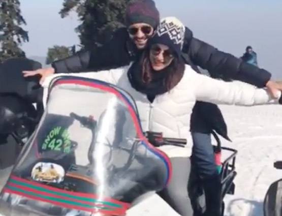 रोमांटिक होलीडे पर हितेन, पत्नी के साथ ऐसे बिता रहे क्वॉलिटी टाइम