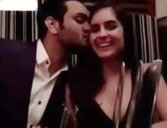 मिस्ट्री गर्ल के साथ विकास गुप्ता का किसिंग पोज, वीडियो वायरल