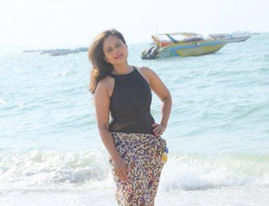 तू सूरज मैं सांझ पियाजी की मासी सा ने स्विम सूट में कराया फोटोशूट