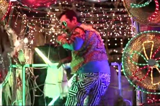 नवाजुद्दीन बने बैंड मास्टर, गाया-मैं शनि देव जैसा कुरूप...