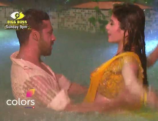 BIGG BOSS: बंदगी-अर्शी में अब भी जारी है कैट फाइट, फिनाले में भिड़ीं