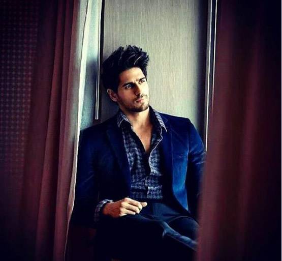 अय्यारी का ये आर्मी ऑफिसर लड़कियों के मामले में है बेहद शर्मीला