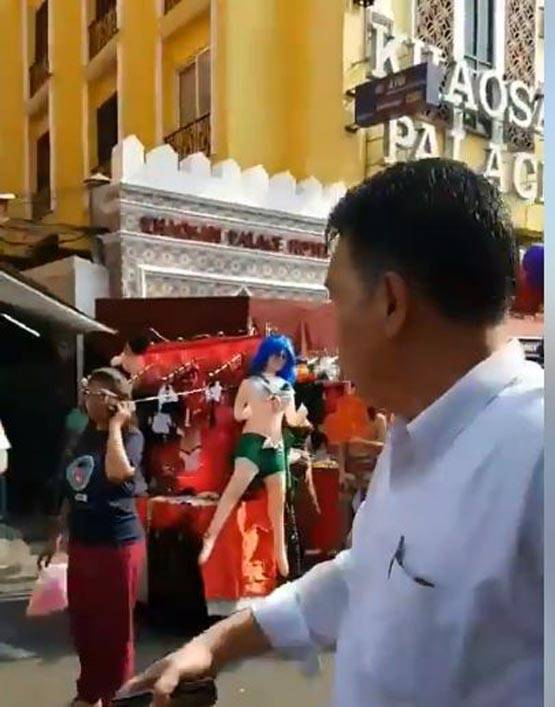 सेक्स टॉयज के साथ न्यूड मॉडल, रुकी सोनाक्षी की फिल्म की शूटिंग