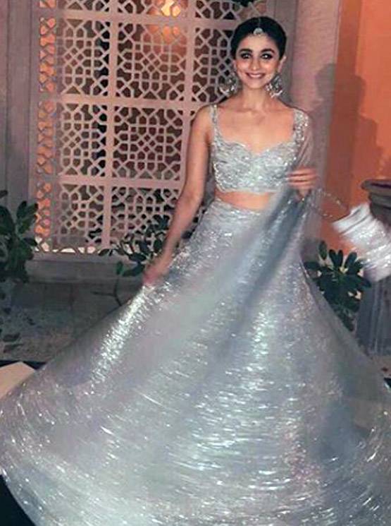 फ्रेंड की शादी में छाया आलिया का खूबसूरत लुक, तस्वीरें वायरल