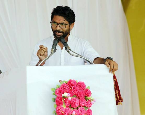 जिग्‍नेश मेवाणी ट्विटर पर ट्रेंड, एक वकील जो बन गया MLA