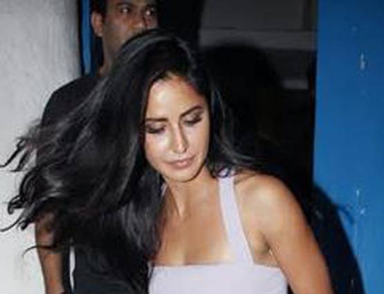 कटरीना ने आल्ता से सजाए अपने पैर, PHOTOS वायरल