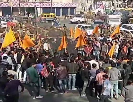 पद्मावत पर बवाल से कई इलाकों में कर्फ्यू जैसा माहौल, डरे हुए हैं लोग