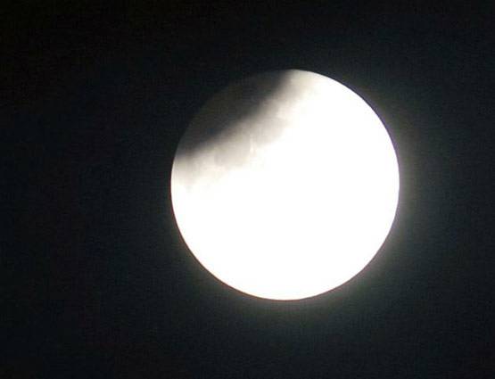 आसमान में दिखा अद्भुत नजारा, चंद्र ग्रहण के बाद जरूर करें ये 5 काम!