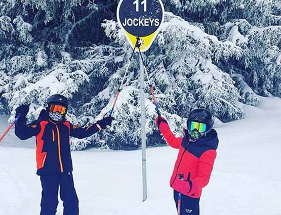 7200 फीट ऊंचाई, -13 डिग्री तापमान, नए साल पर किनके संग थीं सुजैन