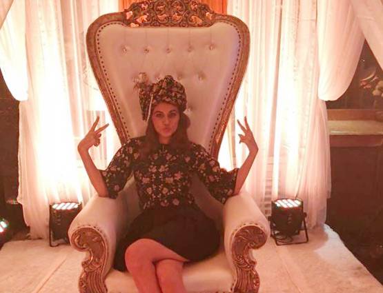 बेटी के साथ संजय दत्त का न्यू ईयर, फैमिली संग यहां दिखे आमिर