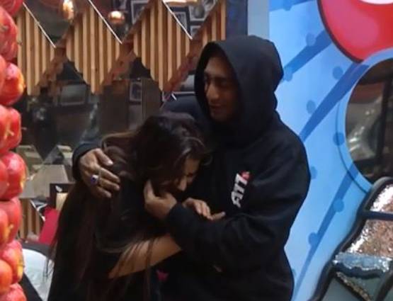 अकाश के छूने, किस करने से नाराज शि‍ल्पा ने कहा- अब किया तो...