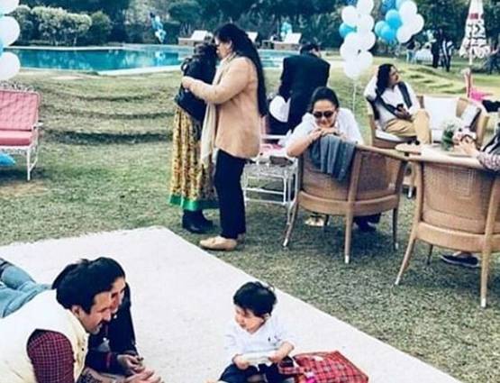 PHOTOS: करीना की आंखों का तारा है तैमूर, ऐसे जताती हैं प्यार