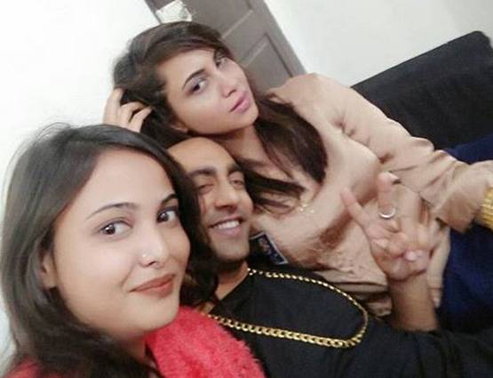 काला चश्मा पर जमकर नाचे अर्शी-आकाश, नहीं नजर आईं शिल्पा-हिना