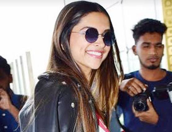 Trend Alert: एयरपोर्ट पर बहन के साथ एक जैसे कपड़े पहने पहुंची दीपिका