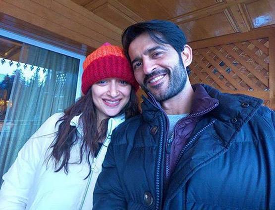 रोमांटिक होलीडे पर हितेन, पत्नी के साथ ऐसे बिता रहे क्वॉलिटी टाइम