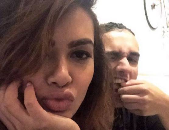 क्या 18 साल के लड़के को डेट कर रही हैं ईशा गुप्ता, देखें PHOTOS