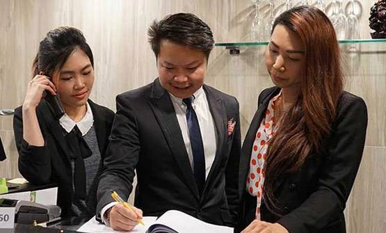 12वीं के बाद Hospitality Industry में ऐसे बनाएं करियर, मिलेंगे रोजगार के मौके