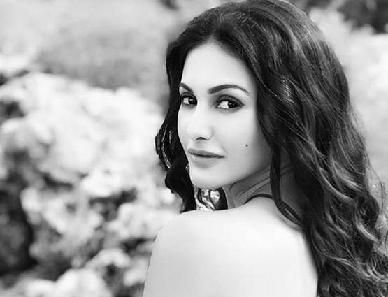 जिस एक्टर से नहीं कर पाती थीं बात, उसके साथ अमायरा ने किया Kiss सीन