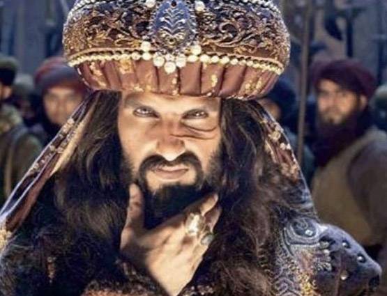 पेड शो से ही पद्मावत ने कमा लिए 5 करोड़, करणी सेना से नहीं डरे दर्शक