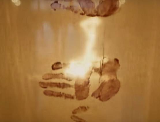 सबसे भावुक सीन, जब 'जौहर' से पहले राजा के हाथों की छाप लेती हैं पद्मावती