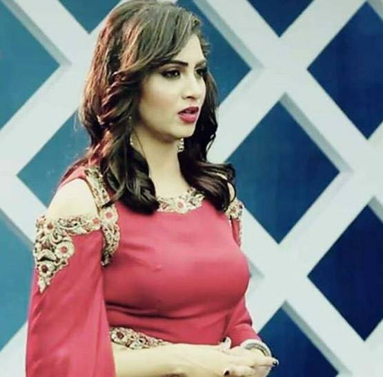 बिग बॉस कंटेस्टेंट अर्शी खान ने कराया बोल्ड फोटोशूट, देखें PHOTOS