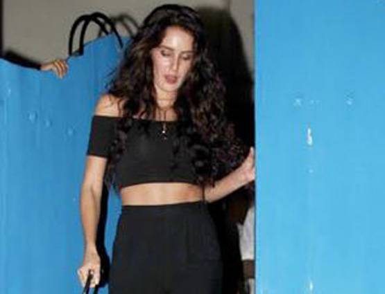 कटरीना ने आल्ता से सजाए अपने पैर, PHOTOS वायरल