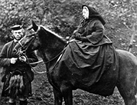 दुनिया की पहली महारानी थीं विक्टोरिया, अकेले में नहीं मिल सकते थे पुरुष