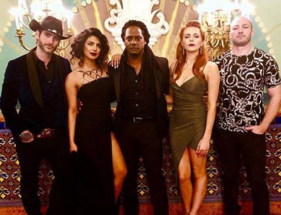 न्यूयॉर्क की सड़क पर शूट हुआ KISS सीन, प्रियंका की फोटो वायरल