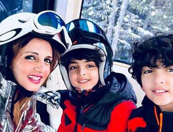 7200 फीट ऊंचाई, -13 डिग्री तापमान, नए साल पर किनके संग थीं सुजैन