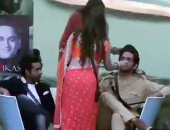 बिग बॉस के घर में विकास को प्यार से मनाते दिखीं शिल्पा, ये थी वजह