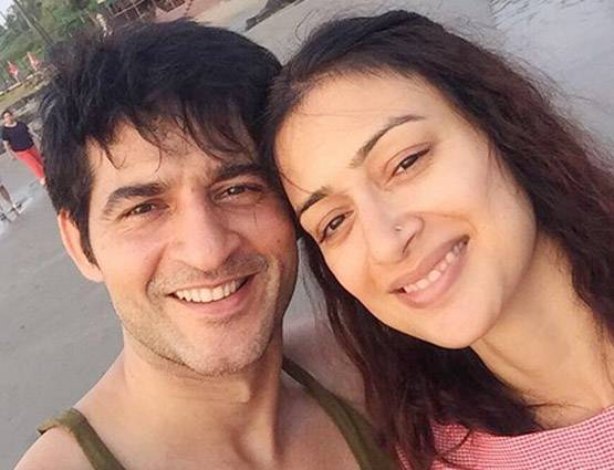 रोमांटिक होलीडे पर हितेन, पत्नी के साथ ऐसे बिता रहे क्वॉलिटी टाइम